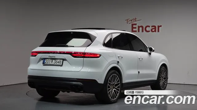 Porsche Cayenne — Фото автомобиля 2