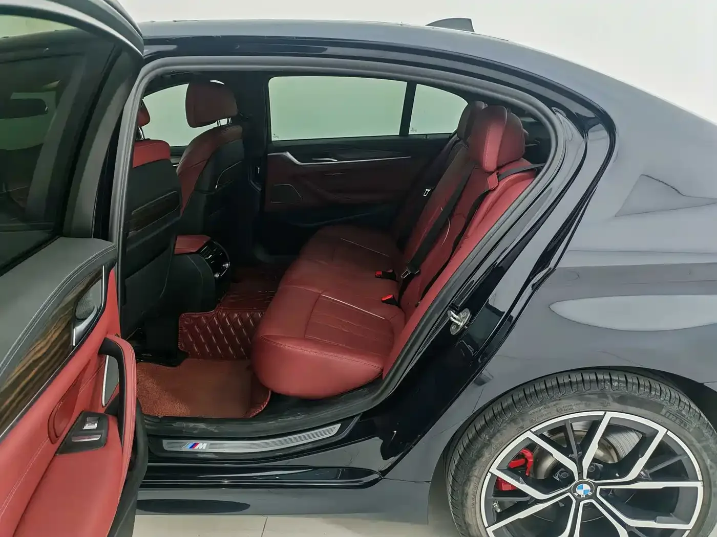 BMW BMW 5 Series 2022 530Li Exclusive M Sport Package — Фото автомобиля 10