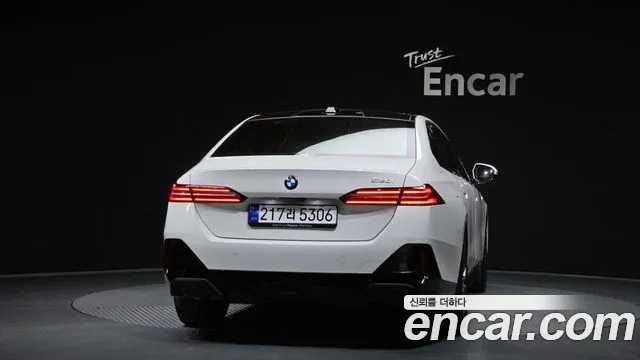 BMW 5-Series — Фото автомобиля 4