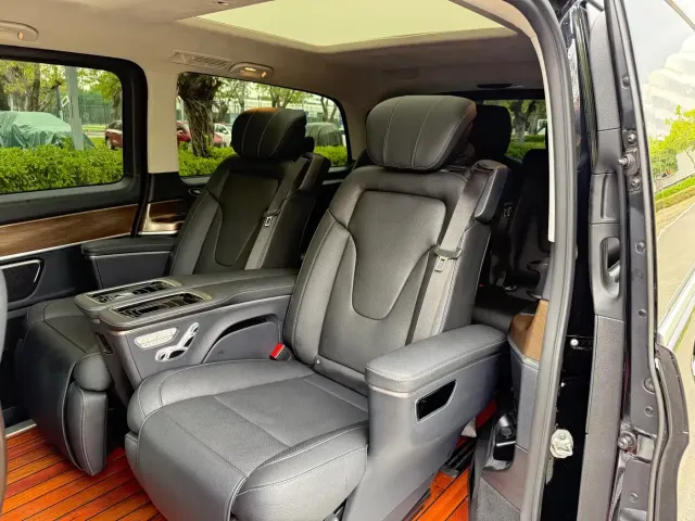 Mercedes-Benz V-Class — Фото автомобиля 12