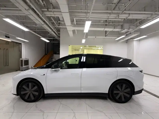 Li Auto i6 — Фото автомобиля 3