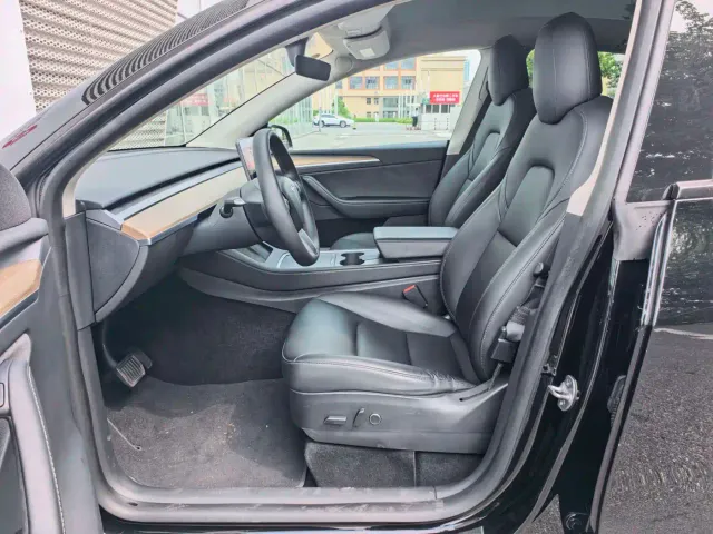 Tesla Model Y — Фото автомобиля 13
