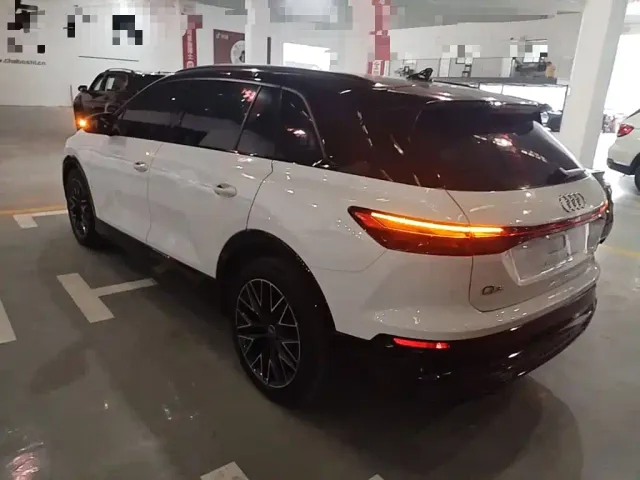 Audi Audi Q5 e-tron 2022 40 e-tron Starlight Mech Suit — Фото автомобиля 4