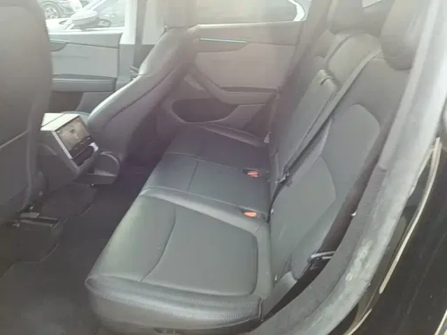 Tesla Model Y — Фото автомобиля 16
