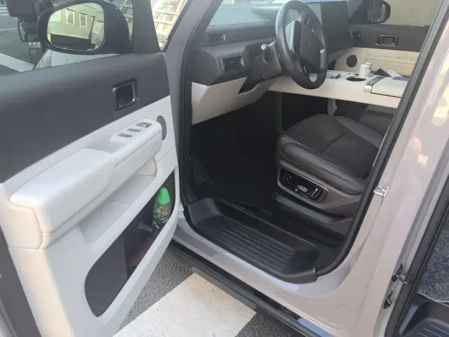 Li Auto Li Auto MEGA 2024 Ultra — Фото автомобиля 17