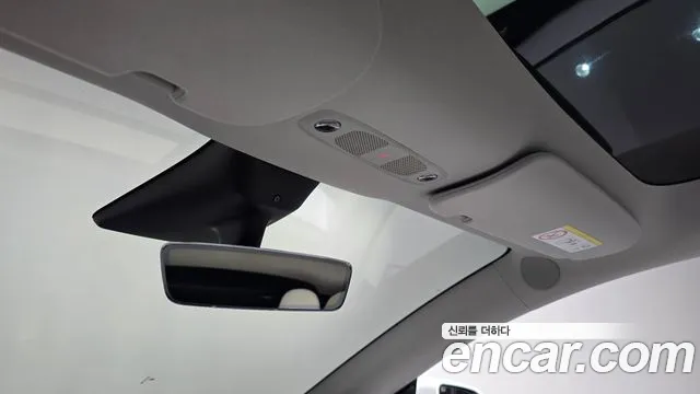 Tesla Model Y — Фото автомобиля 17