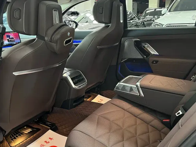 BMW 7 Series — Фото автомобиля 14