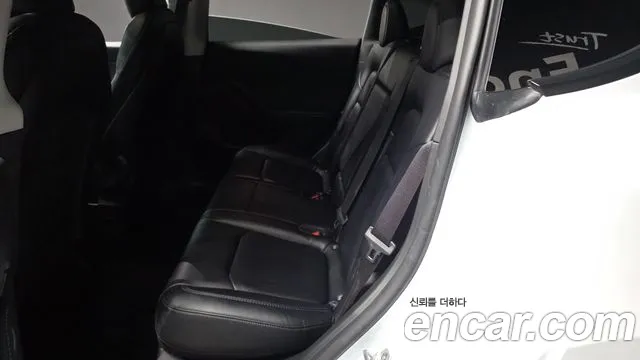 Tesla Model Y — Фото автомобиля 26