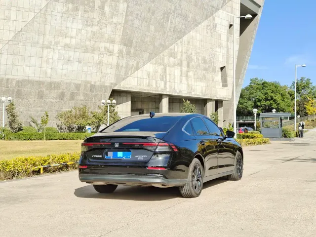 Honda Accord — Фото автомобиля 10