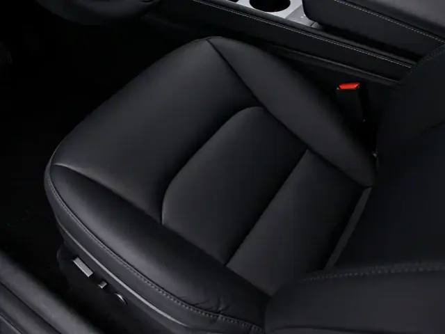 Tesla Model Y — Фото автомобиля 13