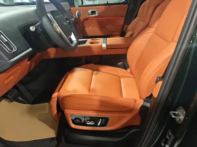 Li Auto L8 — Фото автомобиля 14