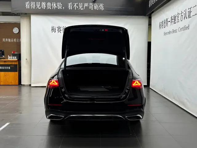 Mercedes-Benz E-Class — Фото автомобиля 7