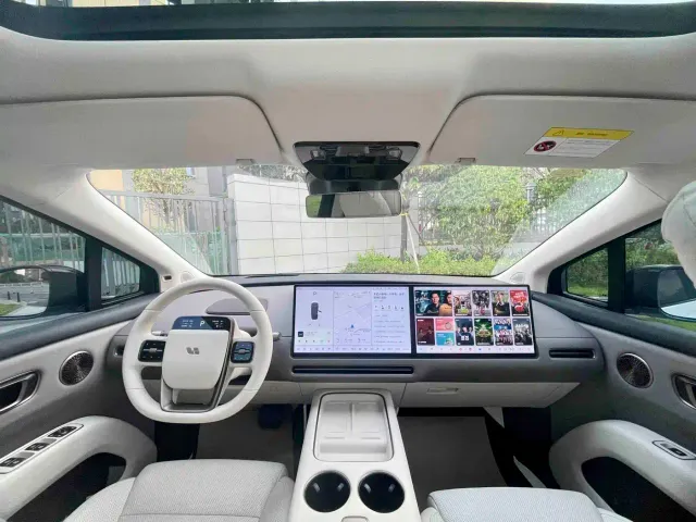 Li Auto i8 — Фото автомобиля 21