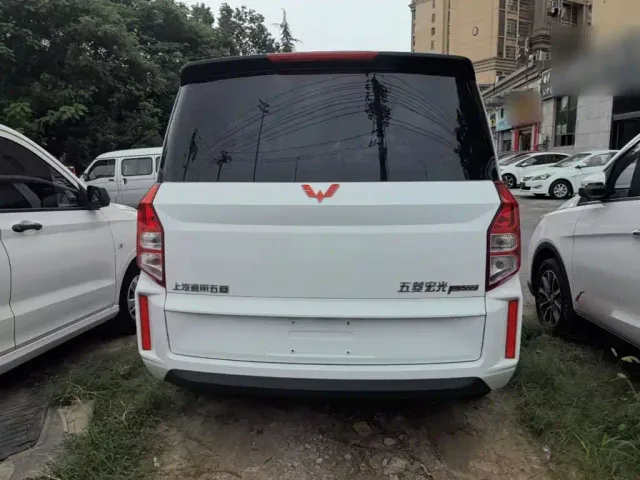 Wuling Hongguang Plus — Фото автомобиля 5