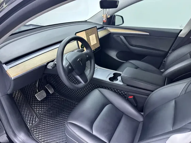 Tesla Model Y — Фото автомобиля 6