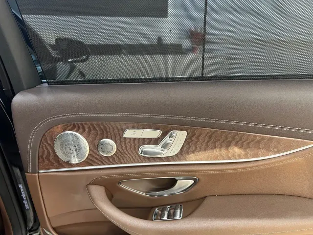Mercedes-Benz E-Class — Фото автомобиля 11