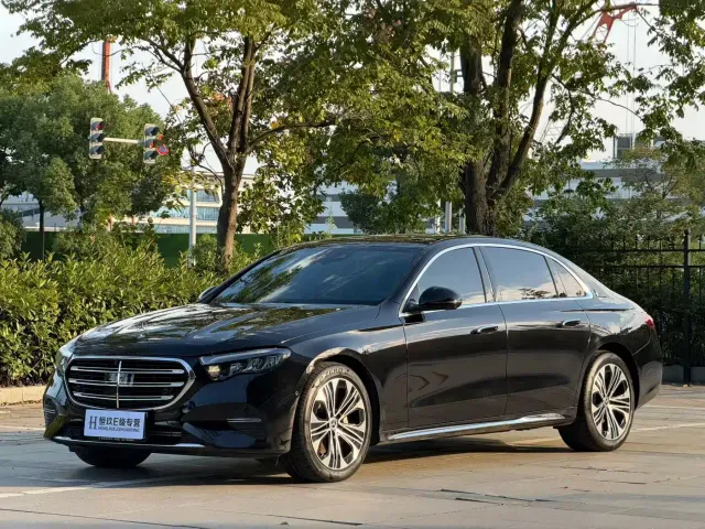 Mercedes-Benz E-Class — Фото автомобиля 2