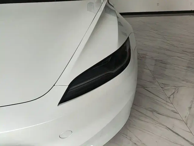 Tesla Model 3 — Фото автомобиля 23