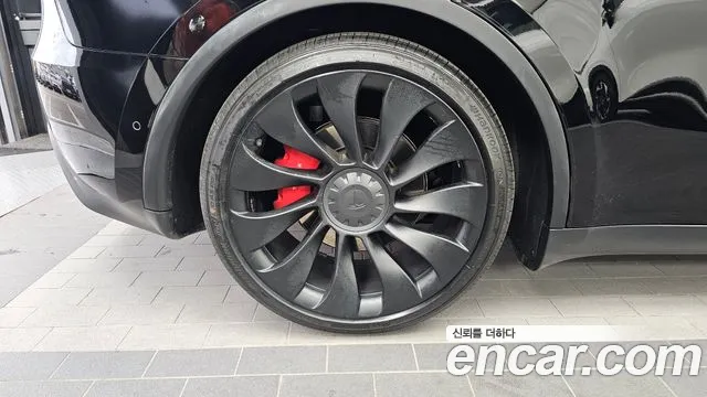 Tesla Model Y — Фото автомобиля 5