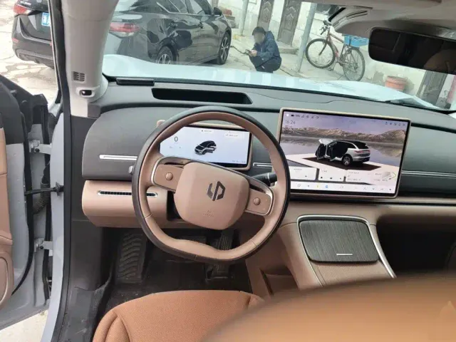 Leapmotor C11 — Фото автомобиля 11