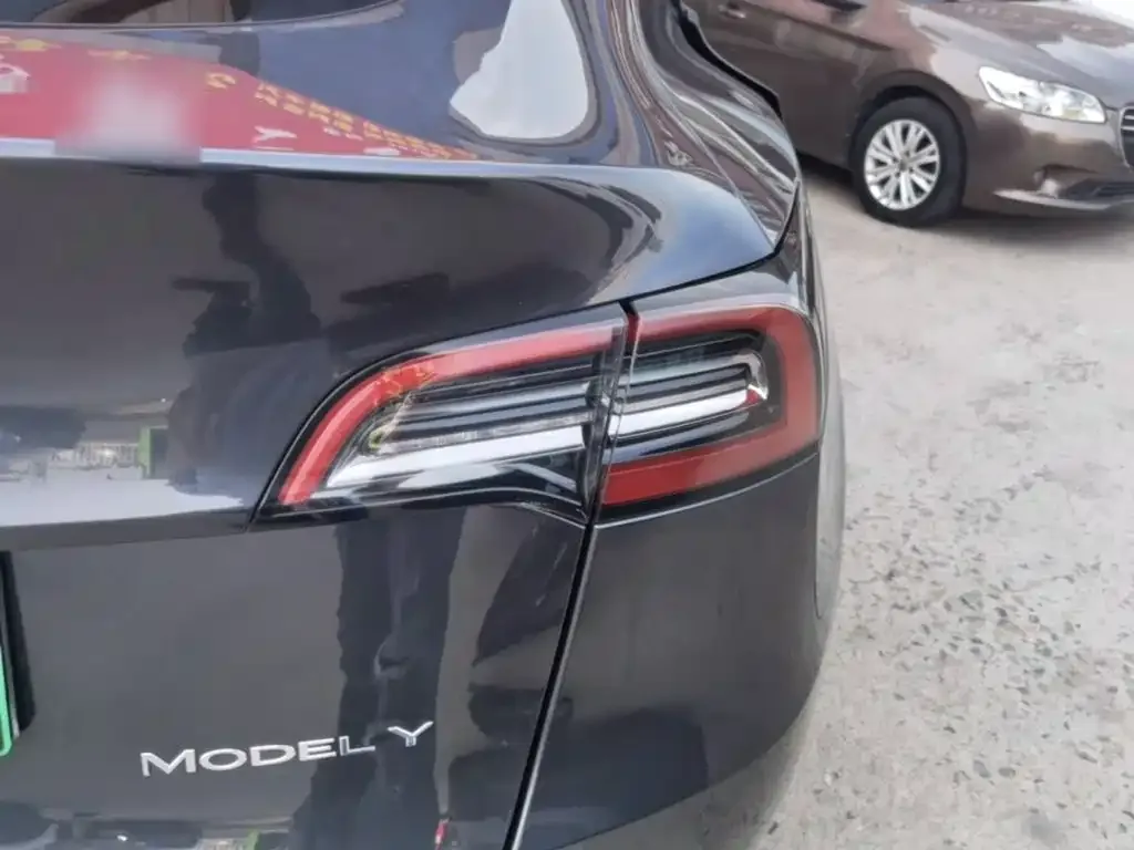 Tesla Model Y 2024 Rear-Wheel Drive Version — Фото автомобиля 7