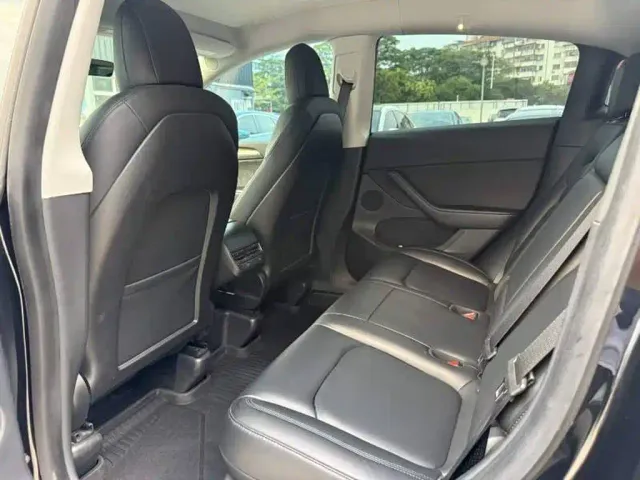 Tesla Model Y — Фото автомобиля 8