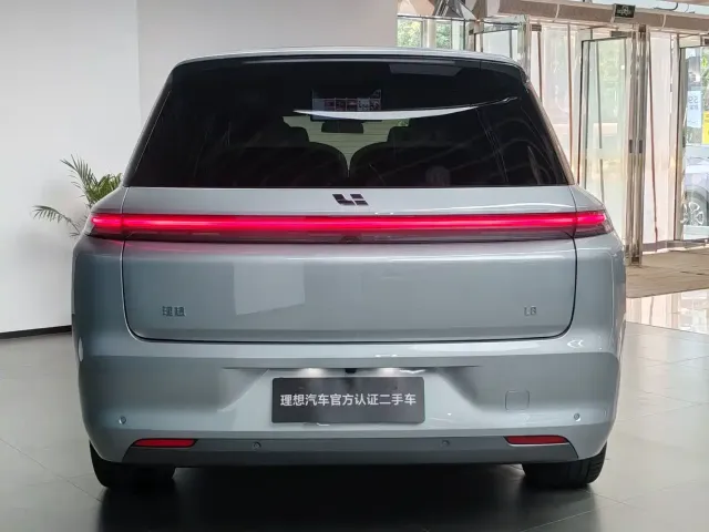 Li Auto L8 — Фото автомобиля 6