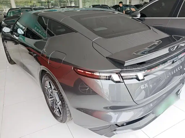 Lynk & Co Z10 — Фото автомобиля 22