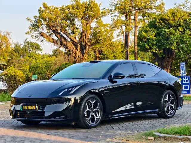 Фотография автомобиля — Lynk & Co 10 EM-P