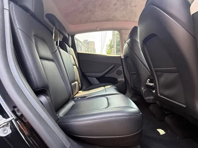 Tesla Model Y — Фото автомобиля 9