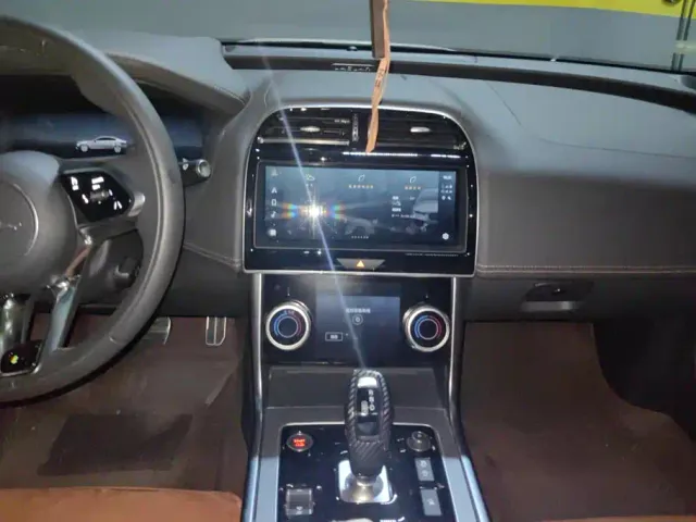 Jaguar XEL — Фото автомобиля 13