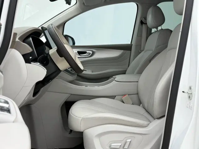 Roewe iMAX8 — Фото автомобиля 5