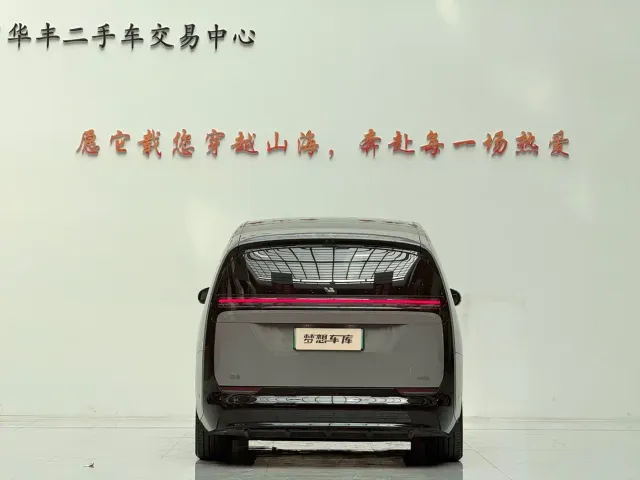 Li Auto MEGA — Фото автомобиля 5