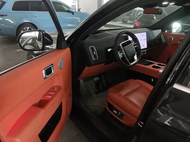 Li Auto L8 — Фото автомобиля 15