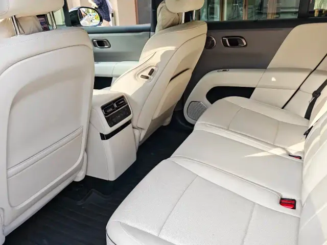 Li Auto i6 — Фото автомобиля 13