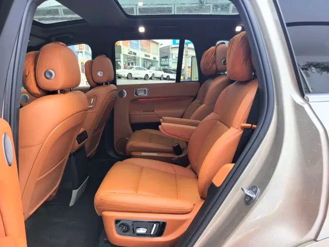 Li Auto L8 — Фото автомобиля 10