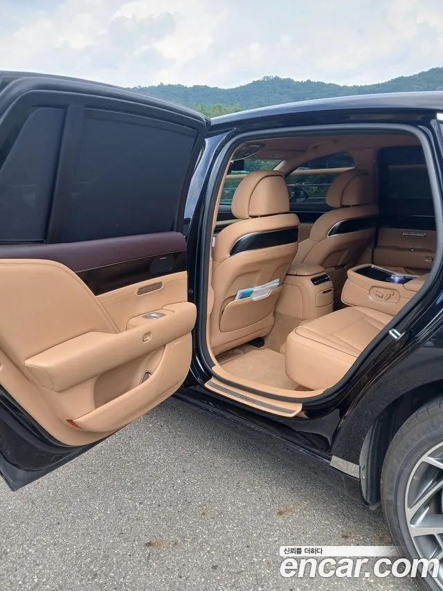 Genesis G90 Бензин 3.5 турбо AWD — Фото автомобиля 10