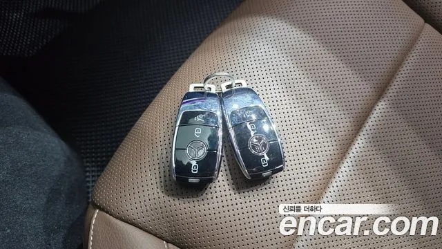 Mercedes-Benz E-Class — Фото автомобиля 14