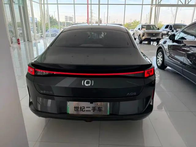 Changan Qiyuan A05 — Фото автомобиля 12
