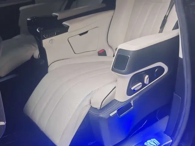 Toyota Sienna — Фото автомобиля 7