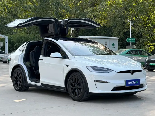Tesla Model X — Фото автомобиля 3