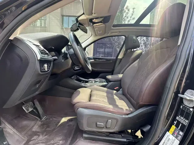 BMW iX3 — Фото автомобиля 6