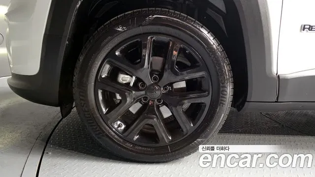 Jeep Renegade — Фото автомобиля 5