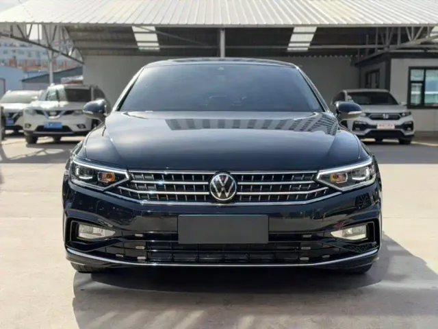 Фотография автомобиля — Volkswagen Magotan
