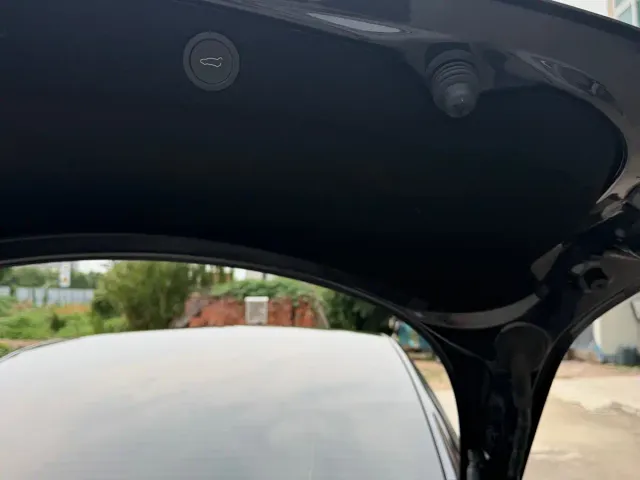 Tesla Model 3 — Фото автомобиля 8