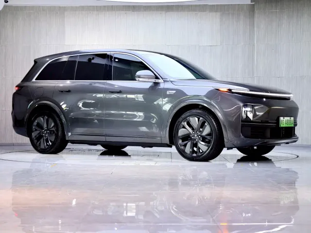 Li Auto L8 — Фото автомобиля 3
