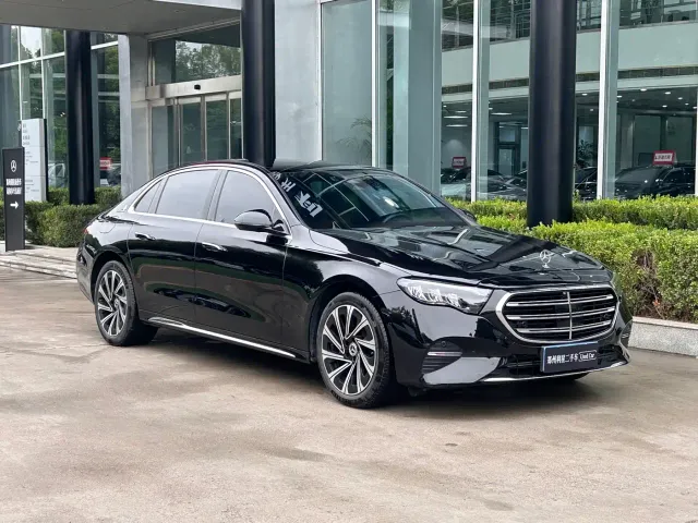 Mercedes-Benz E-Class — Фото автомобиля 3