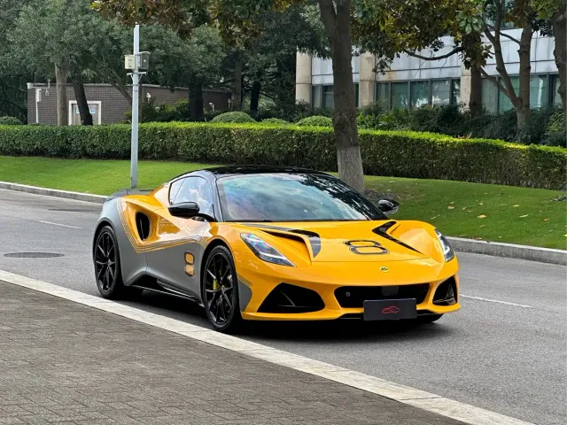 Lotus Emira — Фото автомобиля 3