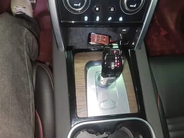 Land Rover Discovery Sport — Фото автомобиля 13