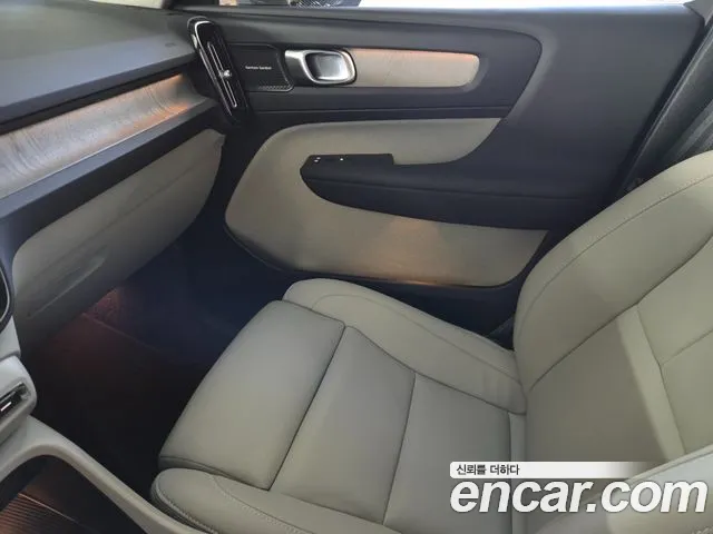 Volvo XC40 — Фото автомобиля 7